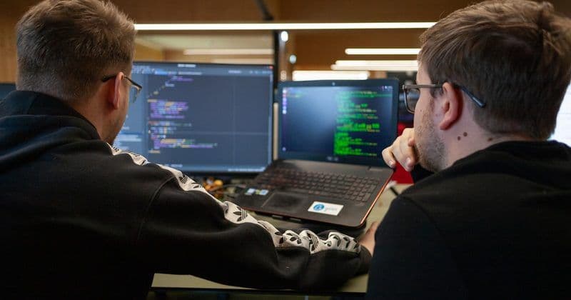 Когда AI защищается сам: история рефакторинга сигнальной модели